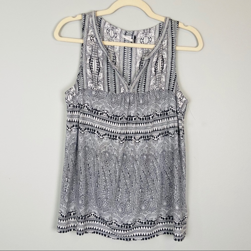 Anthropologie Akemi + kin white and gray top